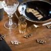 10 confettis à parsemer VIP couronné métal